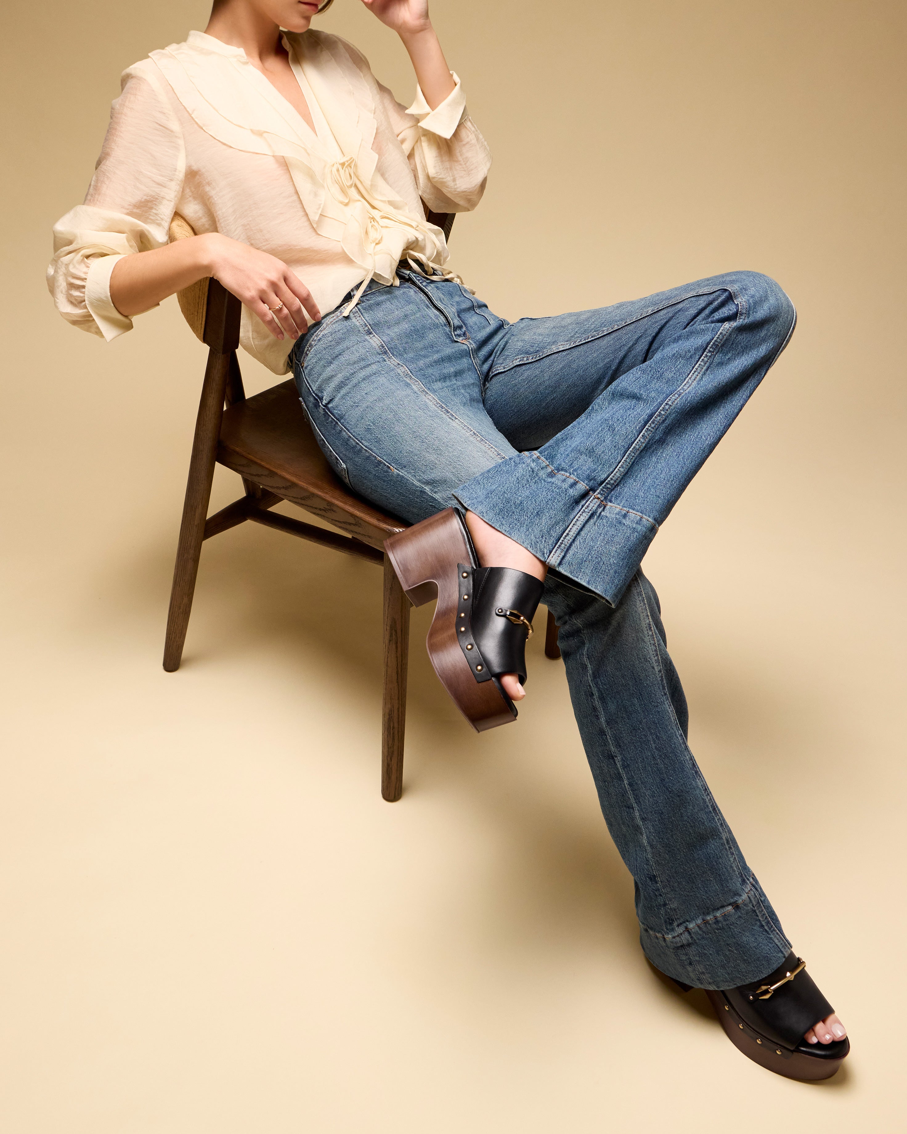 Efellan Platform Sandal - Black - Vince Camuto