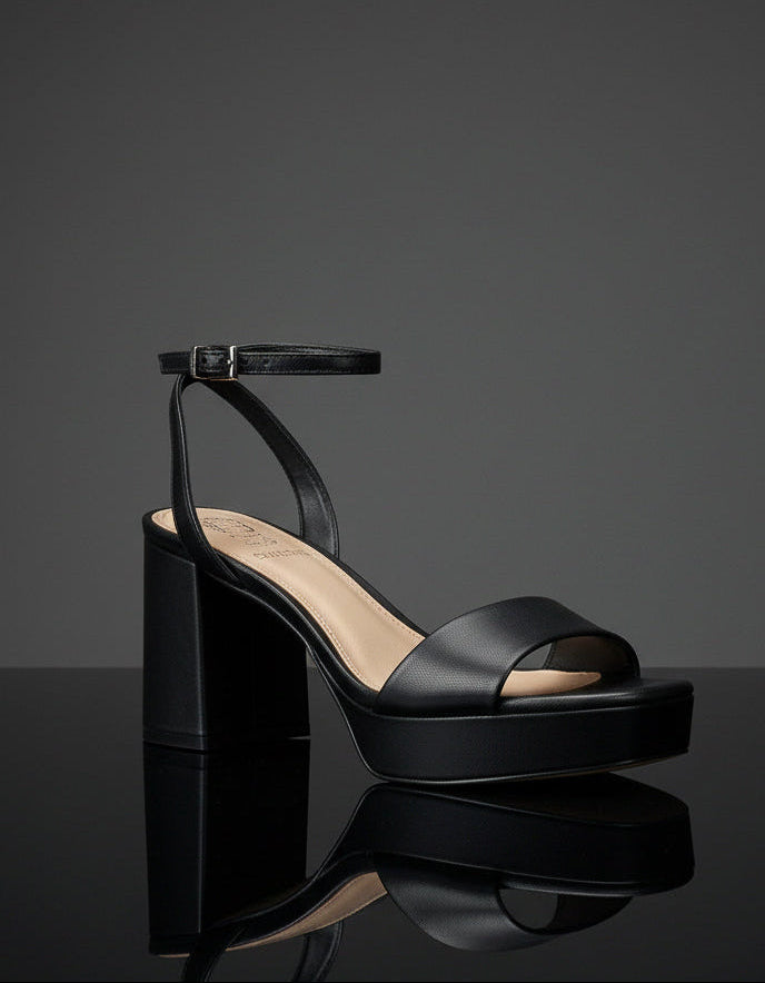Pendreya Black Sandal