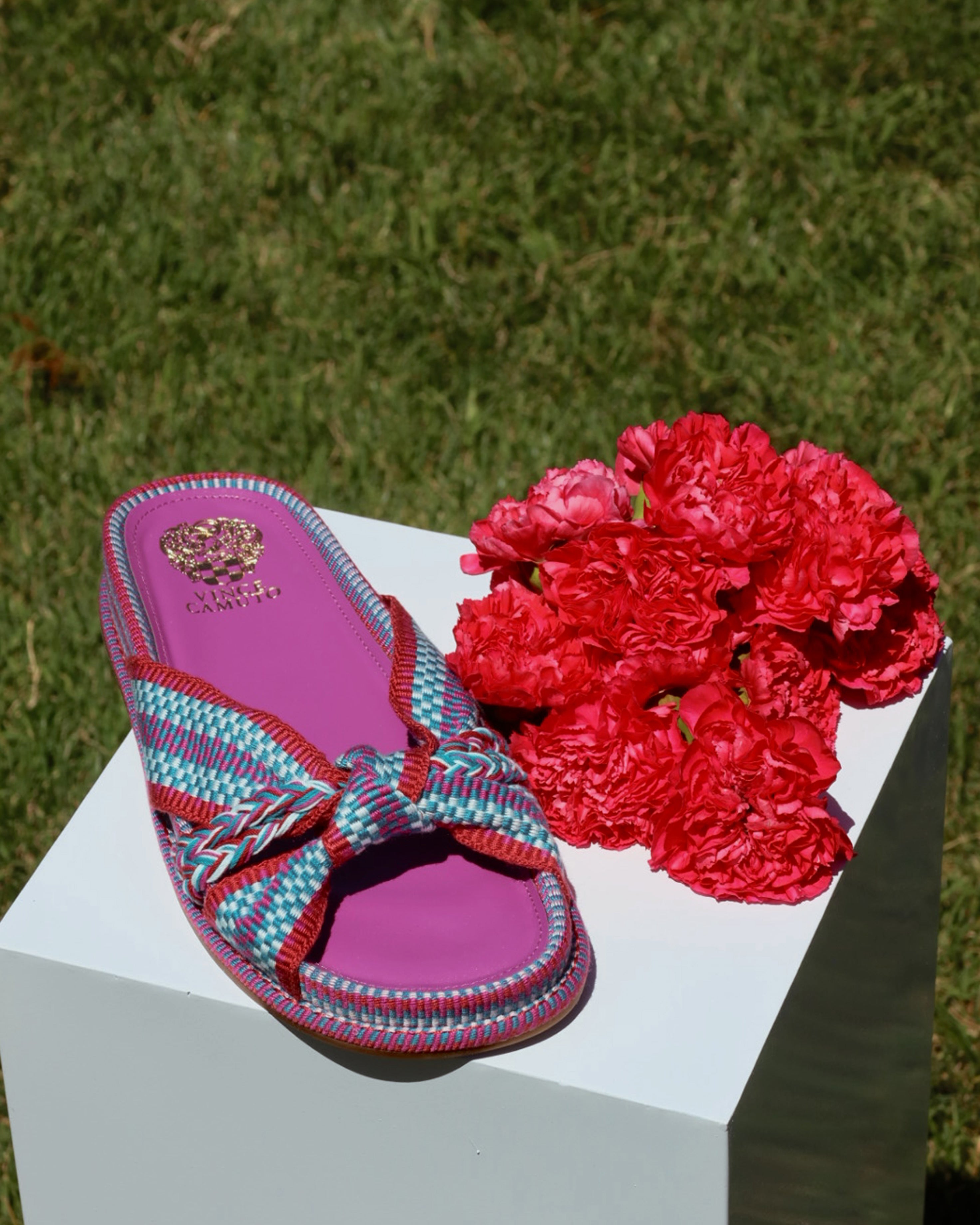 【ハーフクローズド】Gwindel グインデルクォーツ 38×29×15mm Gryfynn Slide – Vince Camuto