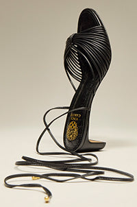 Vince Camuto, brand website product image
