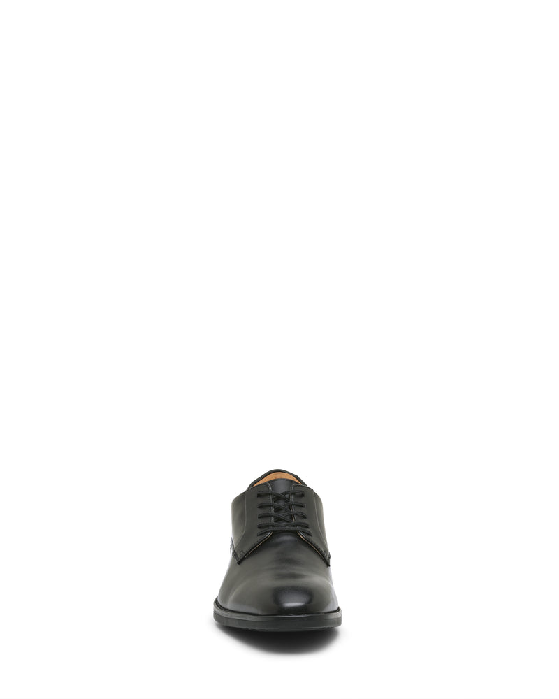 A single Vince Camuto Men’s Draymand Oxford is shown from the front against a white background, featuring black laces and a smooth leather finish.