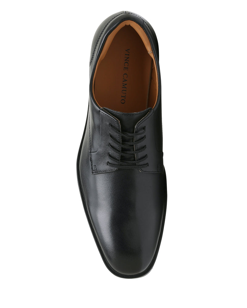 A black leather Men’s Draymand Oxford dress shoe by Vince Camuto is shown from above, featuring closed lacing and a brown interior lining. The Vince Camuto logo is printed on the insole.