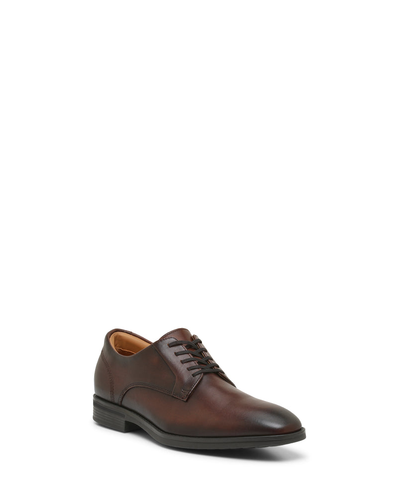 A men’s Draymand Oxford dress shoe by Vince Camuto, featuring brown leather, black laces, and a low heel, displayed at an angle on a white background.