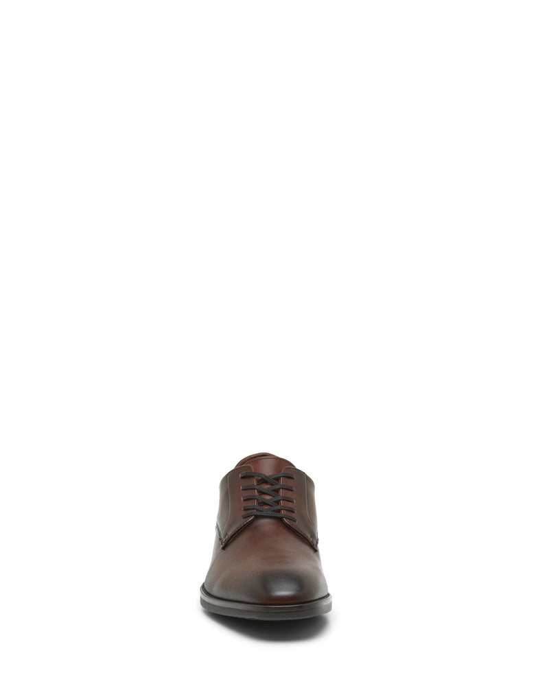 A single Vince Camuto Men’s Draymand Oxford in brown leather with black laces, viewed from the front against a white background.